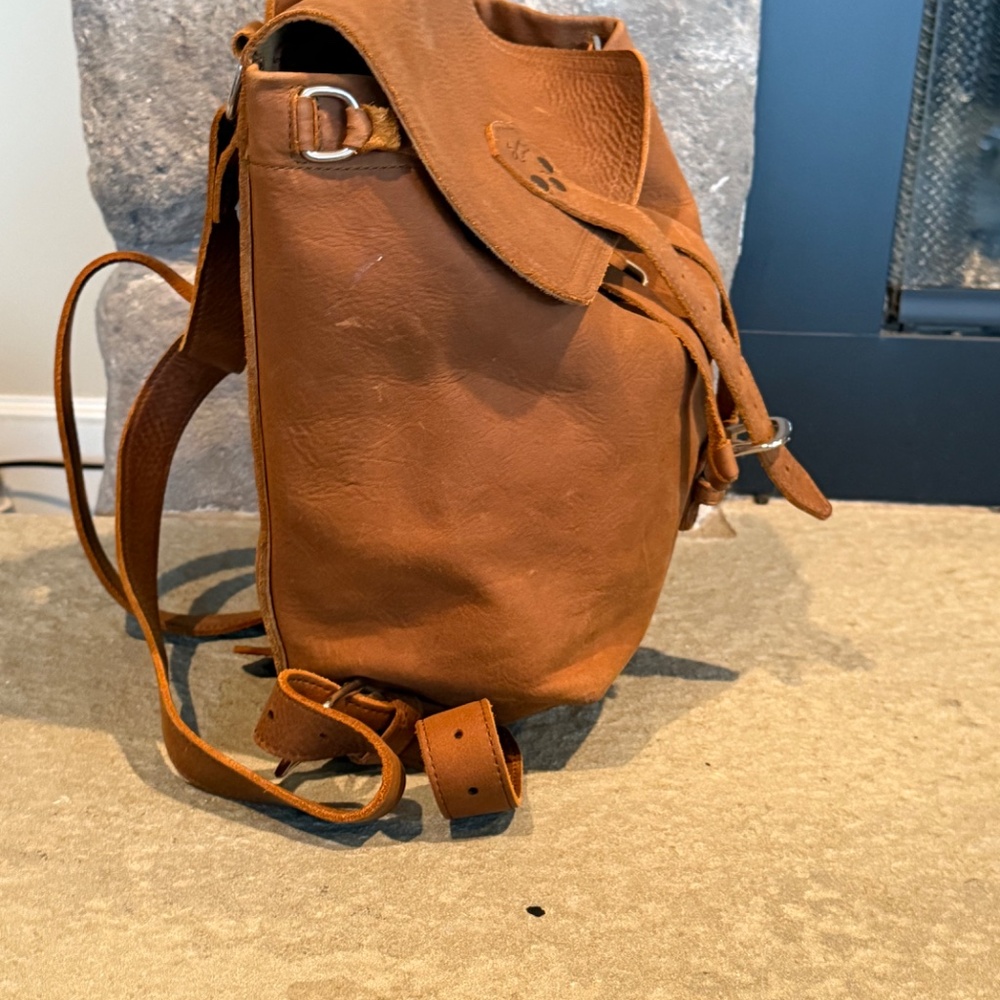 Saddleback leather 12" Tumbled Leather Backpack - Picture 3 of 6